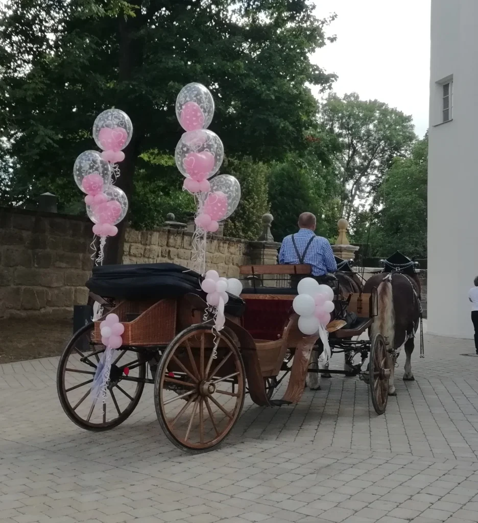 Hochzeits Kutsche mit Ballons