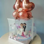 Geschenk-Box zur Hochzeit mit Brautpaar Figur und Geld, Geschenk, Überraschung. Geschenk-Box zur Hochzeit mit Brautpaar Figur und Geld, Geschenk, Überraschung.