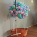 Fesselballon aus vielen kleinen Luftballons zum Fotoshooting auf Kindergeburtstag. Fesselballon aus vielen kleinen Luftballons zum Fotoshooting, Kindergeburtstag, Ballon-Fotoshooting,